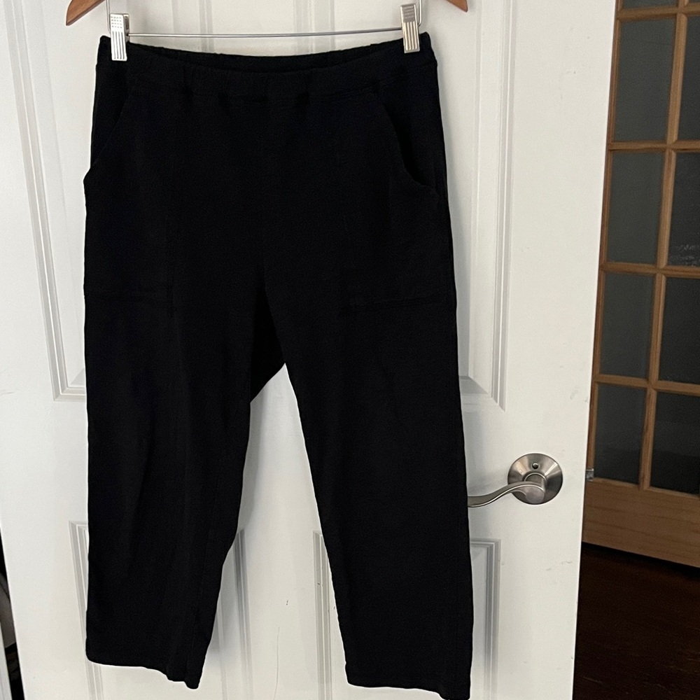 Habitat Black Cropped Pull on elastic waist textured Pants w/ pockets Sz small
